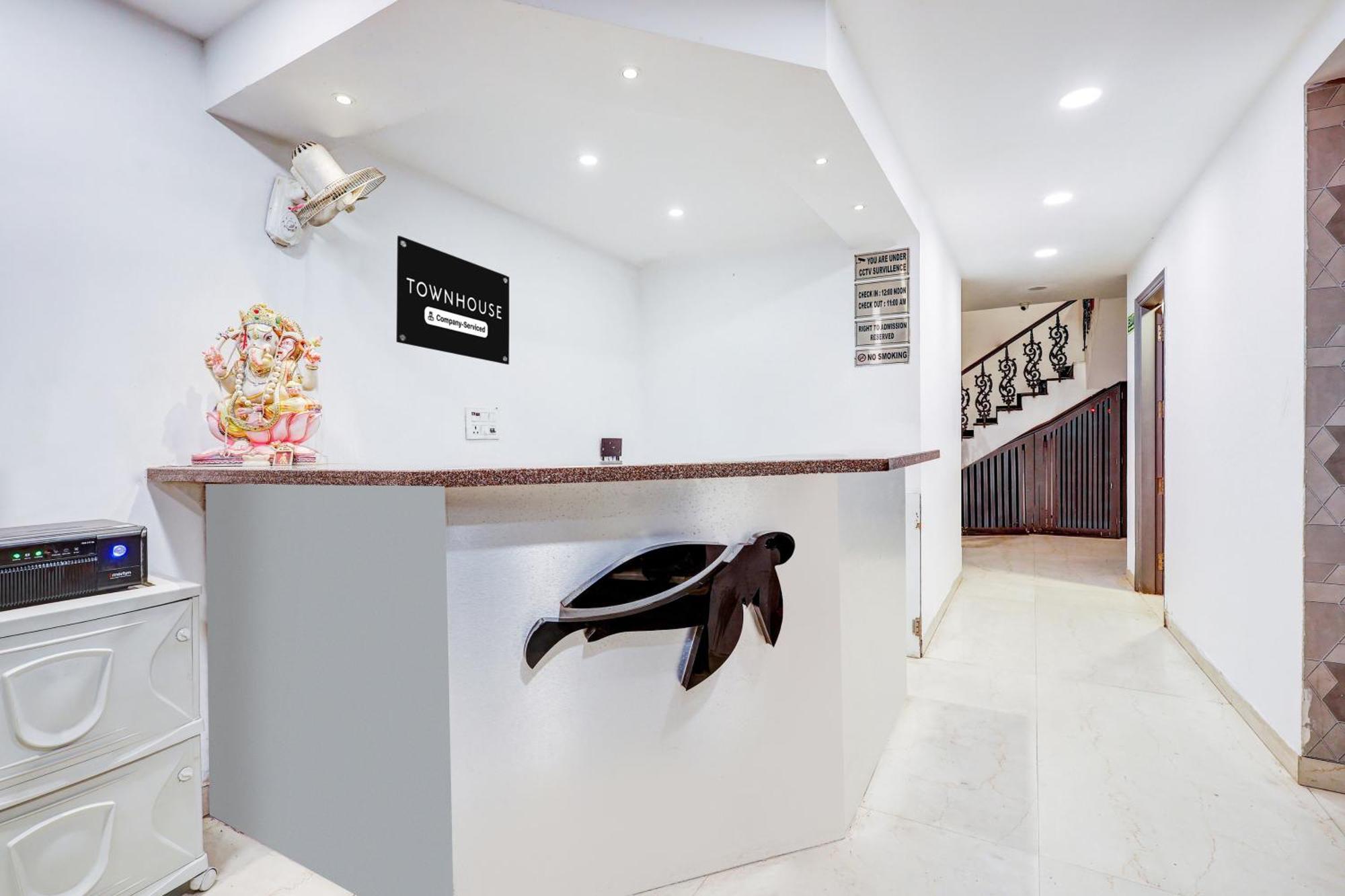 Super Collection O Shalimar Bagh Hotel Delhi  Exterior photo