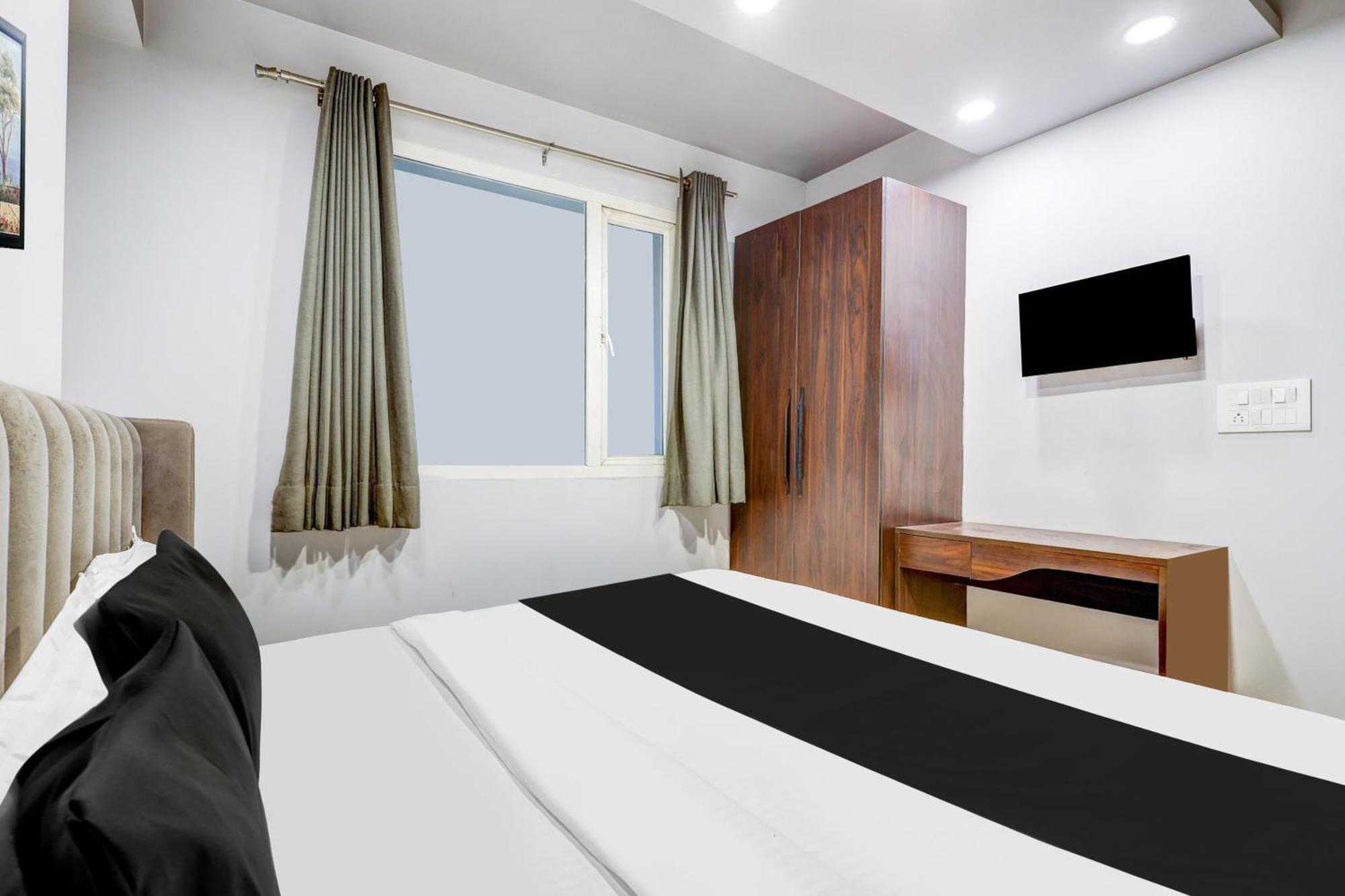Super Collection O Shalimar Bagh Hotel Delhi  Exterior photo